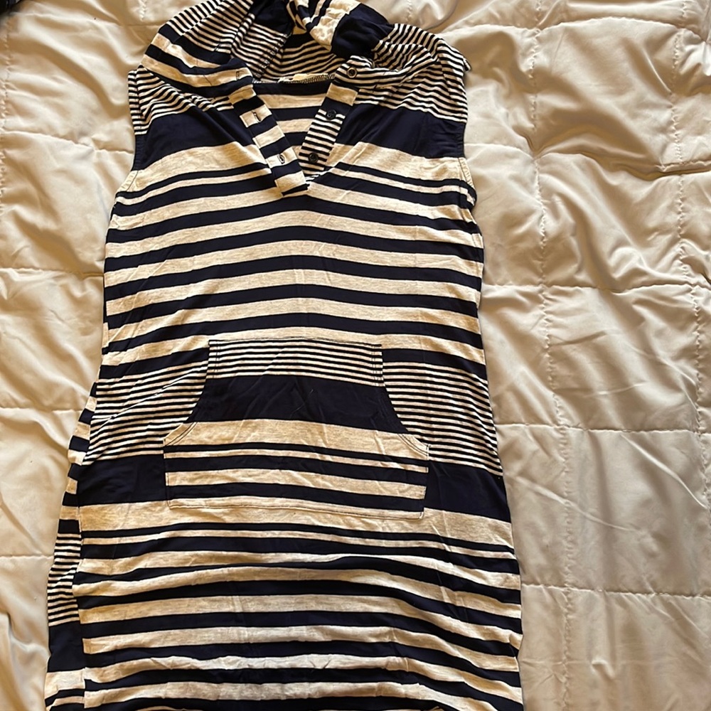 Size L. Sleeveless dress. Has a hood. Dark blue and gray stripes. Above the knee